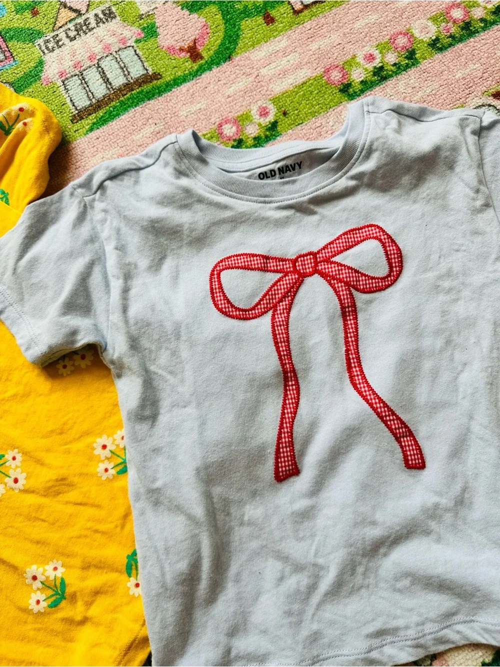 Old Navy Toddler Short-Sleeve Tee Bundle with appliqué bow and florals like new